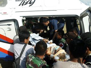 Patah Tulang, Korban Gempa Lombok Diterbangkan ke RSAD Mataram