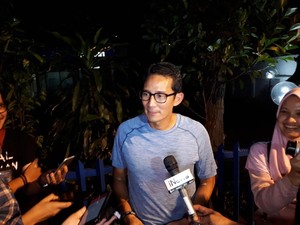 Santap Nasgor di Trotoar, Sandi: Ini Bagian Ekonomi Rakyat