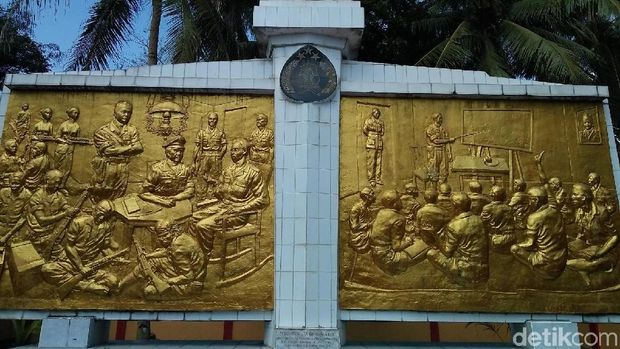 Relief di Monumen Kwayuhan