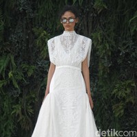 Fashion show gaun pengantin dari Sapto Djojokartiko di Grand Hyatt Jakarta Wedding Fair 2018, Jumat [10/8/2018]. Foto: Mohammad Abduh/Wolipop