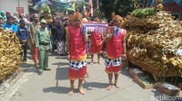 Foto: Tradisi Merti Desa sudah berumur ratusan tahun. Tradisi ini adalah ungkapan rasa syukur kepada Tuhan Yang Maha Esa dari masyarakat Desa Gunung Condong, Kecamatan Bruno, Purworejo (Rinto Heksantoro/detikTravel)