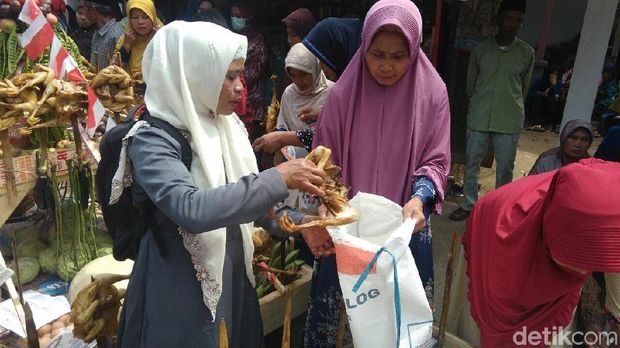 Sambut HUT RI, Ribuan Ayam Panggang Tumpah di Purworejo