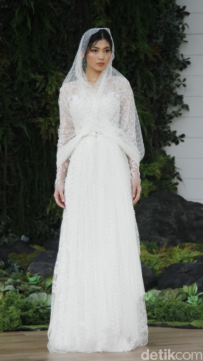 Fashion show gaun pengantin dari Sapto Djojokartiko di Grand Hyatt Jakarta Wedding Fair 2018, Jumat [10/8/2018]. Foto: Mohammad Abduh/Wolipop