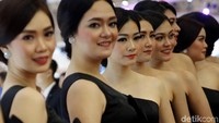 Layaknya sebuah pameran otomotif sekelas Gaikindo Indonesia International Auto Show (GIIAS) 2018 tentunya selalu dihiasi oleh gadis-gadis cantik dan anggun.