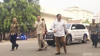 Prabowo tiba terlebih dulu dari pendampingnya, Sandiaga Uno. (Foto: Indra Komara/detikcom)