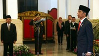 Pengucapan sumpah jabatan itu dilakukan di hadapan Presiden Joko Widodo dan disaksikan oleh Wakil Presiden Jusuf Kalla beserta jajaran Menteri dan pejabat lainnya.