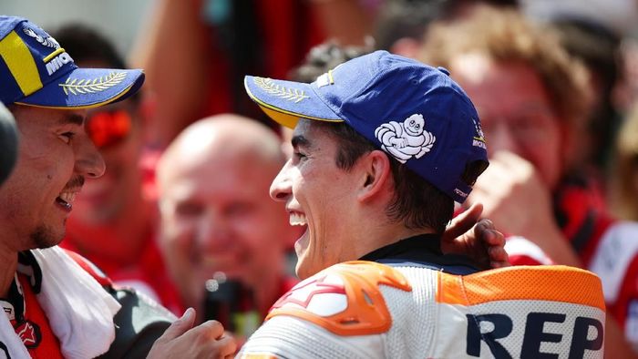 Jorge Lorenzo dan Marc Marquez memberi jawaban bernuansa kelakar saat membahas sirkuit ideal mereka (Foto: Lisi Niesner/Reuters) Jorge Lorenzo dan Marc Marquez memberi jawaban bernuansa kelakar saat membahas sirkuit ideal mereka (Foto: Lisi Niesner/Reuters)