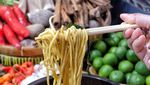 Gurih Renyah Mie Kangkung yang Mantap Buat Makan Siang