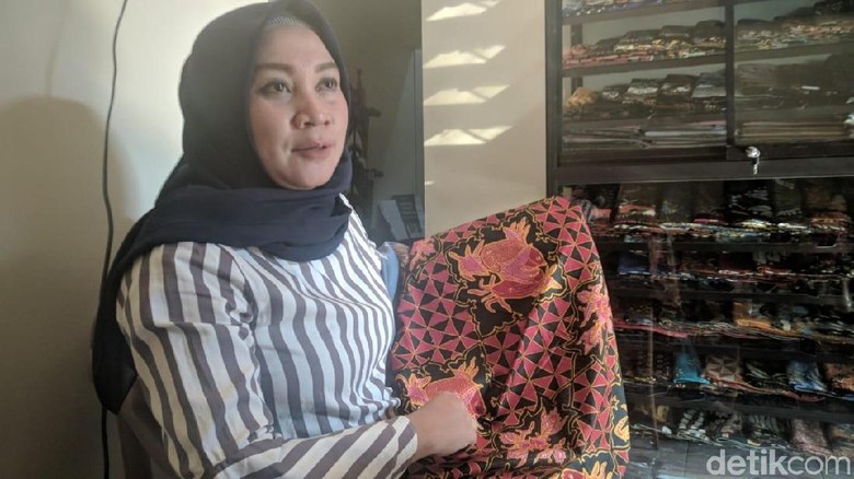 Dari Sekolah Perawat Terdampar Jadi Desainer Batik Lamongan Dari Sekolah Perawat Terdampar Jadi Desainer Batik Lamongan