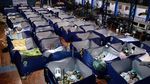 Tidur di Kursi Plastik, Begini Potret Pengungsi Banjir Filipina