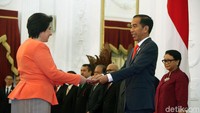 Satu persatu dubes dari negara sahabat menyerahkan surat kepercayaan kepada Jokowi.