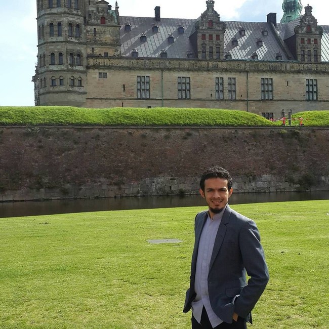 Ia diberi penghargaan langsung oleh Pangeran Charles. Menurut Pangeran Charles, inisiatif Gamal sangat menakjubkan. Penghargaan itu diterima Gamal saat masih berusia 25 tahun. Foto: Dok. Instagram