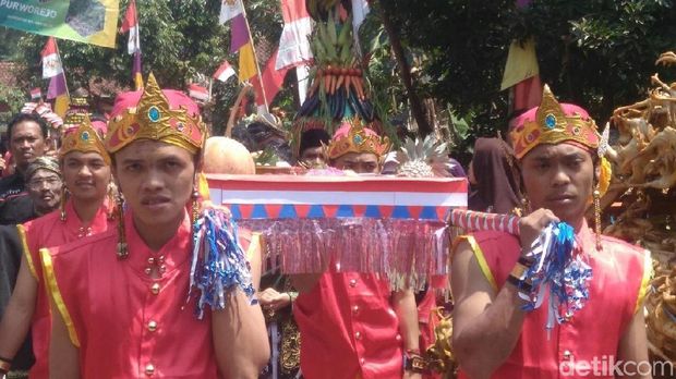 Sambut HUT RI, Ribuan Ayam Panggang Tumpah di Purworejo