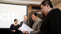 Hadir Director, Country Head of Corporate Affairs Citi Indonesia Elvera N. Makki, Chief Financial Officer Citi Indonesia Warren Huang, CEO Citi Indonesia Batara Sianturi dan Country Controller Citi Indonesia Pranadi Wangsa saat memaparkan kinerja keuangan di Jakarta, Senin (13/8/2018). Foto: dok. Citi