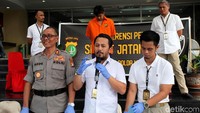 Pihak kepolisian berhasil melakukan penangkapan lelaki berinisial AX yang berperan sebagai otak pembunuhan seorang pengusaha bernama Herdi Sibolga.