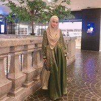 Kini, ia pun rutin mengikuti kajian. Pertemuannya dengan ustad Somad beberapa waktu lalu sempat viral di media sosial. Foto: Instagram./Sindyhv