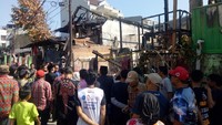 Rumah dibakar oleh anak buah Daeh Ampuh. 6 Orang di rumah itu tewas terpanggang.