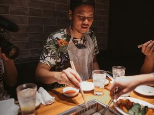Begini Gaya Asta RAN Saat Kulineran di Jepang dan Seruput Kopi Sibolga