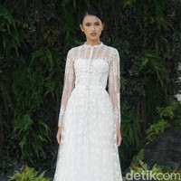 Fashion show gaun pengantin dari Sapto Djojokartiko di Grand Hyatt Jakarta Wedding Fair 2018, Jumat [10/8/2018]. Foto: Mohammad Abduh/Wolipop