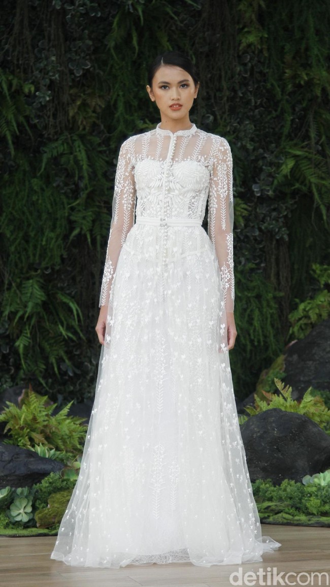 Fashion show gaun pengantin dari Sapto Djojokartiko di Grand Hyatt Jakarta Wedding Fair 2018, Jumat [10/8/2018]. Foto: Mohammad Abduh/Wolipop