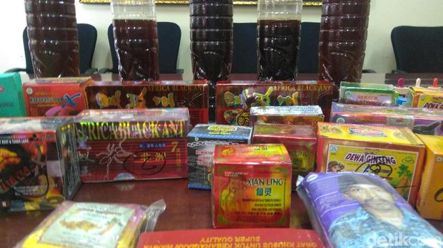 Kosmetik, obat, dan jamu ilegal yang disita senilai Rp 31 miliar