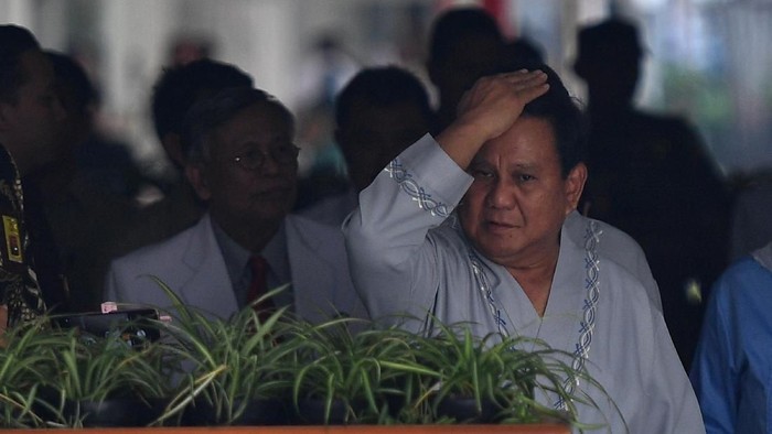 Bakal Capres Prabowo Subianto saat menjalani tes kesehatan ri RSPAD Gatot Soebroto (Foto: ANTARA FOTO/Sigid Kurniawan) Bakal Capres Prabowo Subianto saat menjalani tes kesehatan ri RSPAD Gatot Soebroto (Foto: ANTARA FOTO/Sigid Kurniawan)