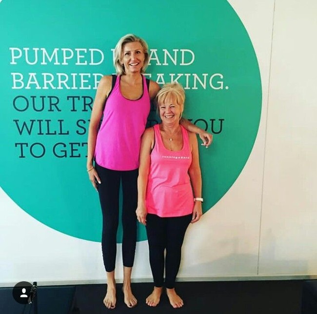 Mantan model 40 tahun itu memiliki panjang kaki 130,8 cm. Tinggi tersebut dihitung dari pinggul ke tumit. (Foto: Instagram)