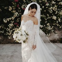 Sachi anggun dengan gaun putih bergaya klasik dan glamor dari desainer Adrian Gan. Foto: Dok. Adrian Gan