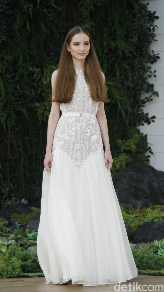 Fashion show gaun pengantin dari Sapto Djojokartiko di Grand Hyatt Jakarta Wedding Fair 2018, Jumat [10/8/2018]. Foto: Mohammad Abduh/Wolipop