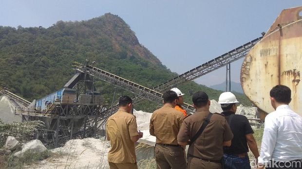 Respons Penambang Gunung di Karawang yang Ditutup Satpol PP 