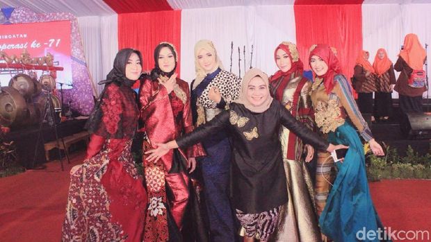 Dari Sekolah Perawat Terdampar Jadi Desainer Batik Lamongan Dari Sekolah Perawat Terdampar Jadi Desainer Batik Lamongan