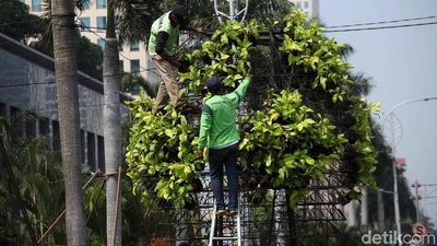Taman di Kawasan Senayan Dipercantik