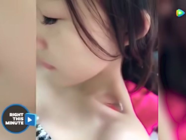 Potret Tren Pamer Tubuh Kurus, Taruh Ikan di Tulang Selangka