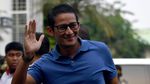 Tetap Membiru, Gaya Sandiaga Bawa Infused Water Saat Tes Kesehatan