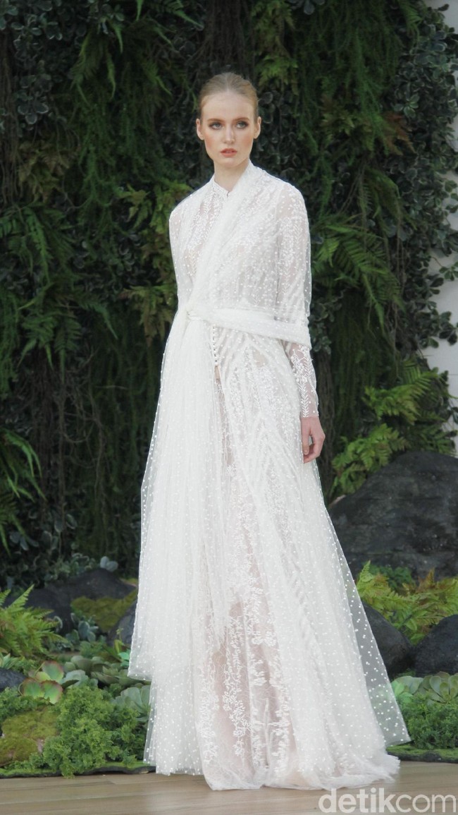Fashion show gaun pengantin dari Sapto Djojokartiko di Grand Hyatt Jakarta Wedding Fair 2018, Jumat [10/8/2018]. Foto: Mohammad Abduh/Wolipop