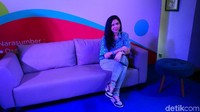 Di sinetron itu, Dinda Kanya Dewi berperan sebagai Mischa yang merusak rumah tangga Fitri.  Foto: Christantio Utama