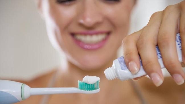 Menebak Kepribadian Seseorang dari Caranya Menekan Pasta Gigi