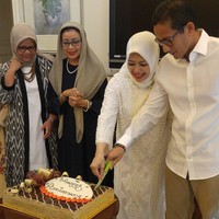 Saling mengenal sejak usia remaja, keduanya berpacaran selama lebih kurang 13 tahun, dan sempat menjalani LDR atau asmara jarak jauh. Kala itu Sandiaga berkuliah di Wichita, Amerika Serikat, sementara Nur Asia di Oklahoma yang jarak jauhnya harus ditempuh selama dua jam perjalanan. Foto: Instagram