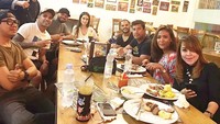 Berkumpul dengan teman-temannya, Beto makan di restoran bbq. Kali ini kumpulnya di Seminyak, Bali. Wah Beto doyan banget makan daging panggang ya. Foto: instagram @betogoncalves9