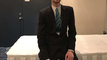 “Satu hal yang kami semua yakini di sini adalah kami tidak percaya bahwa kita berada di bola yang bisa berputar di angkasa,” kata Robbie Davidson selaku organiser konferensi ini.Foto: Edmonton Journal