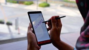 Di Indonesia, Galaxy Note 9 ditengai prosesor Exynos 9810. Foto: Adi Fida Rahman/detikINET