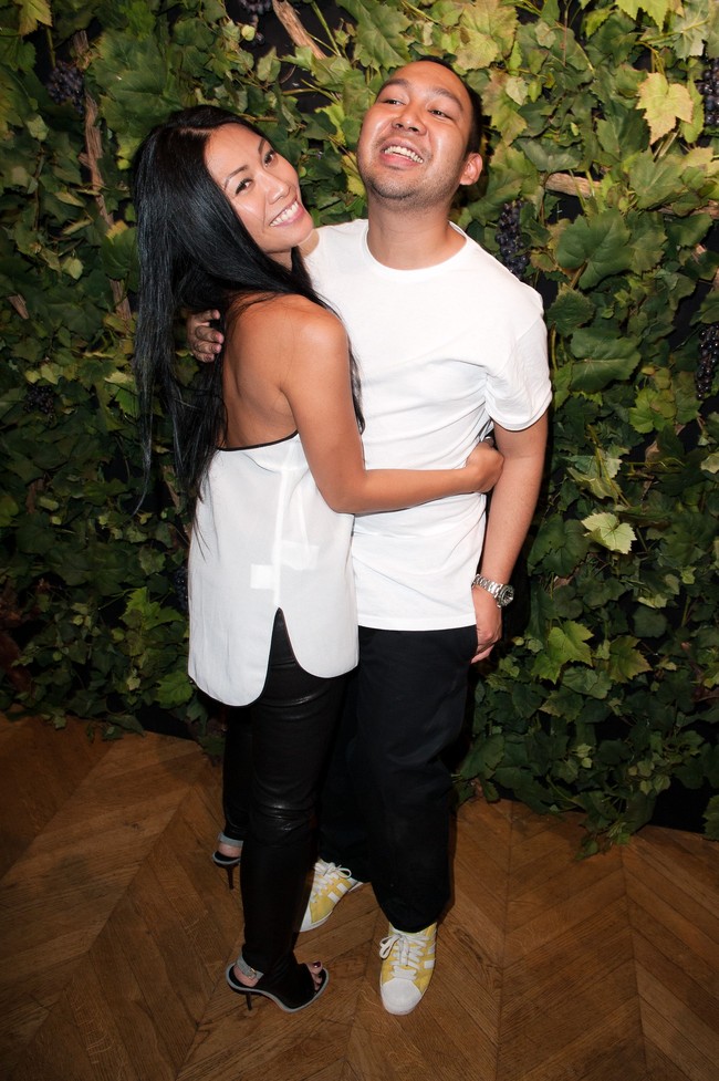 Selain Prabowo dan Titik Soeharto, penyanyi Anggun juga penonton setia fashion show Didit, Didit Hediprasetyo berpose mesra bersama penyanyi Anggun usai peragaan busana karyanya di Paris Fashion Week Haute Couture Spring/Summer 2014. Foto: Getty Images