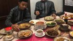 Heboh Santri Dadakan, Ini Gaya Kulineran Waketum PPP yang Gemar Sate dan Durian