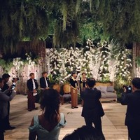 Saat resepsi pernikahannya, Aryo yang juga dikenal sebagai pemimpin organisasi TIDAR itu sempat mengungkapkan kebahagiannya menikah dengan Sachi. Dia pun menjelaskan soal dekorasi pesta pernikahannya yang terinspirasi dari hutan bambu Arashiyama di Jepang. Menurutnya hal itu karena istrinya keturunan Jepang - Sunda. Foto: Instagram