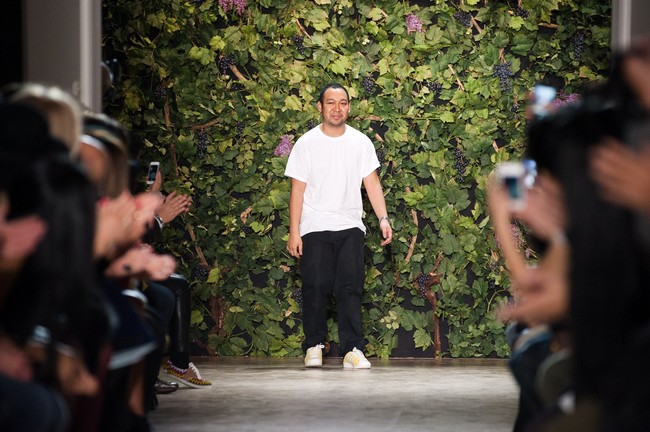 Inilah Didit Hediprasetyo yang dikenal sebagai desainer sukses. Didit konsisten memeragakan koleksi busananya di Paris Fashion Week sejak 2011 hingga pada Januari 2018 kemarin. Foto: Getty Images