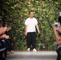 Inilah Didit Hediprasetyo yang dikenal sebagai desainer sukses. Didit konsisten memeragakan koleksi busananya di Paris Fashion Week sejak 2011 hingga pada Januari 2018 kemarin. Foto: Getty Images