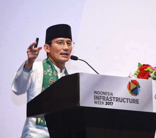 Rama, founder Saturdays mengatakan mantan Wakil Gubernur DKI Jakarta itu memiliki enam kacamata Saturdays yang dipakai Sandiaga secara bergantian. Foto: Dok. Sandiaga Uno