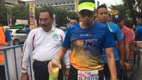 Infused water lagi-lagi jadi pilihan Sandiaga untuk mengganti cairan tubuh usai olahraga lari. (Foto: dok. detikcom)