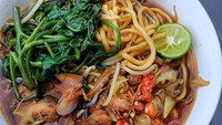 Meski terlihat sederhana, tapi semangkuk mie kangkung milik @sovifooddiary ini tetap menggugah selera, ya? Foto: Instagram