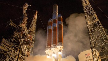 Parker Solar Probe diterbangkan NASA pada tahun silam, tepatnya Minggu (12/8/2018) malam. Parker sukses diterbangkan dari Cape Canaveral, Florida, Amerika Serikat, lokasi yang sama dengan peluncuran satelit Merah Putih oleh SpaceX, perusahaan antariksa besutan Elon Musk. Foto: NASA/Bill Ingalls/Handout via REUTERS